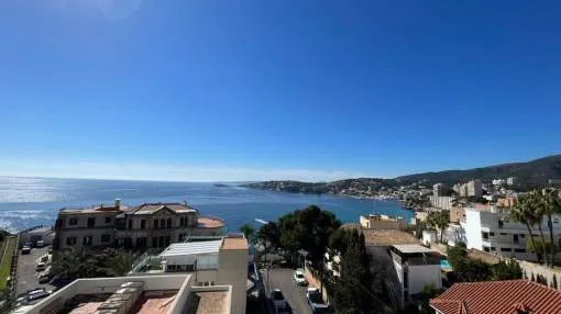 Renovated, seaview lock up and go studio, walking distance to the beach. Renovated, seaview lock up and go studio, walking distance to the beach.