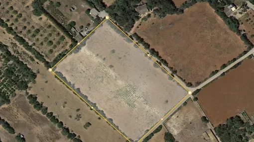 Land with approved old project and licence at 5 km from Manacor.