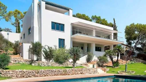 Family villa with fantastic sea views in Costa d'en Blanes