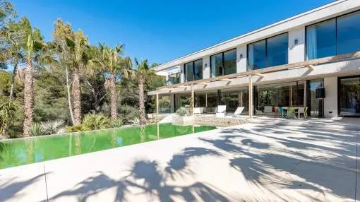 Spectacular, ultra-modern designer villa in a privileged location in Nova Santa Ponsa. Spectacular, ultra-modern designer villa in a privileged location in Nova Santa Ponsa.