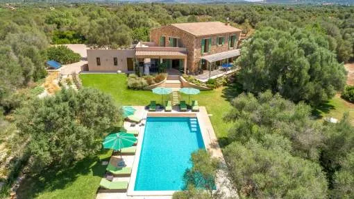 Luxury villa in a quiet location in the southeast of Mallorca, close to Santanyi. 10% off the price in September 16-29 and October 8-31