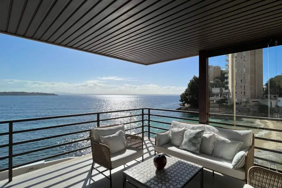 Stunning seafront apartment with direct access to the beach in Cas Catala