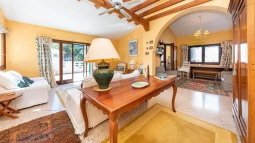 Charming 2 bedroom house on 1 level only just metres from the sea! Charming 2 bedroom house on 1 level only just metres from the sea!