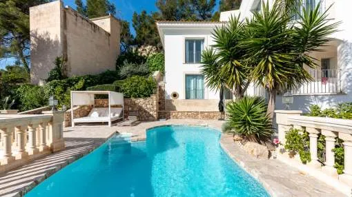 Villa in quiet cul-de-sac with impressive panoramic sea views