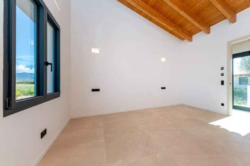 Beautiful newly built finca in the well known village of Santa Maria.