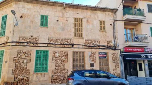 Centrally located village house in Campos Centrally located village house in Campos
