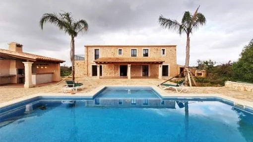 Spectacular country house with land between Cas Concos and Santanyí. Spectacular country house with land between Cas Concos and Santanyí.