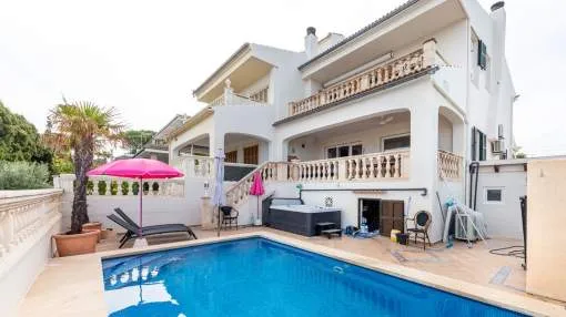 Modern semi-detached house with sea views in Badia Blava Modern semi-detached house with sea views in Badia Blava