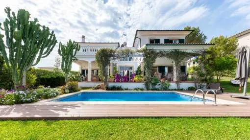 Luxury villa in gated community in Cala Vinyes