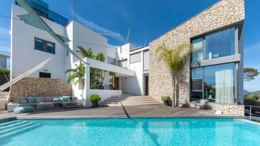 Sea view villa with an exciting architectural design and top quality finishings