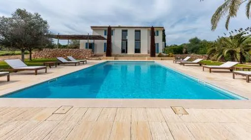 Contemporary style finca in Cala Llombards