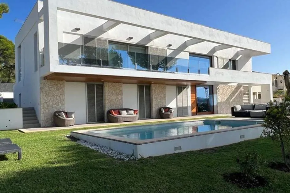 Modern Villa in Cala Vinyes: Elegance and Comfort with Exceptional Views