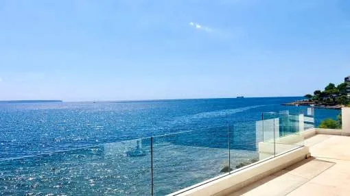 Impressive penthouse with panoramic views of the Mediterranean Sea and the Bay of Mallorca.