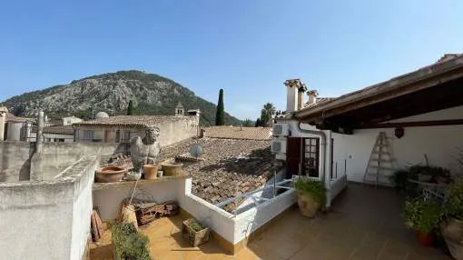 Charming townhouse with magnificent views of the mountains and the village of Pollença