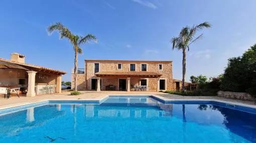 Spectacular country house with land between Cas Concos and Santanyí. Spectacular country house with land between Cas Concos and Santanyí.