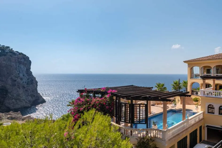 Fantastic villa in an exclusive location on La Mola in Puerto de Andratx