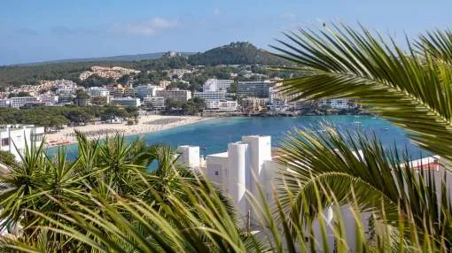 Villa with panoramic sea views located in Santa Ponsa hills. Villa with panoramic sea views located in Santa Ponsa hills.