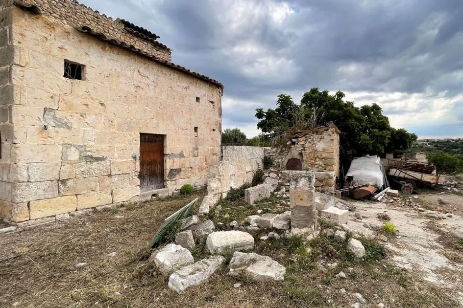 Large rustic plot near Campanet for sale