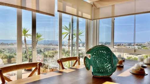 Spectacular penthouse with views over Palma and swimming pool in residential area.