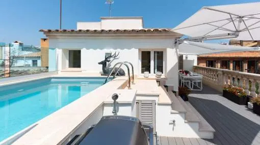 Luxurious townhouse in Palma old town with swimming pool and a double garage