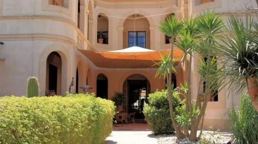 Palatial Hotel on the outskirts of Arta