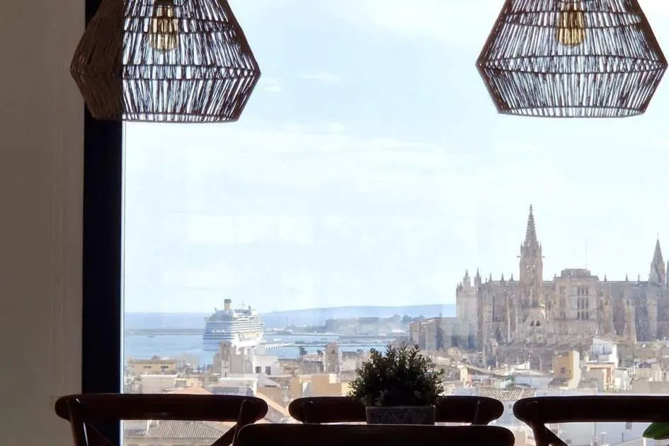 Experience urban luxury in the heart of Palma with this completely renovated 1-bedroom apartment.