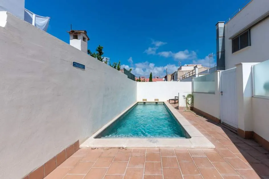 Fantastic Townhouse with seaviews, underground parking and community pool in Portixol