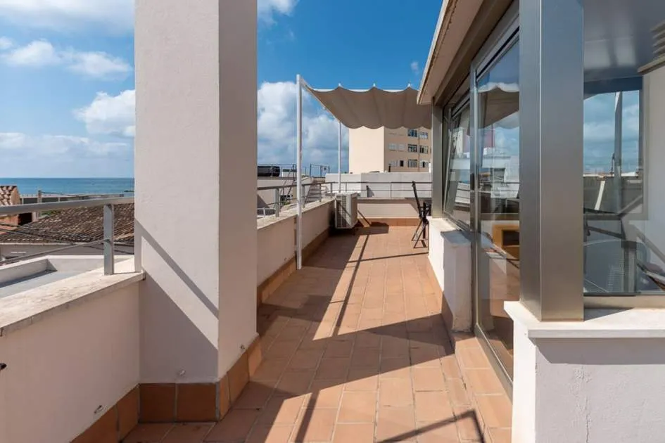 Fantastic Townhouse with seaviews, underground parking and community pool in Portixol