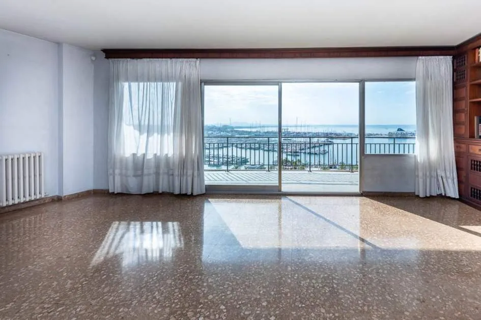 Magnificent flat to be refurbished on the Paseo Marítimo of Palma