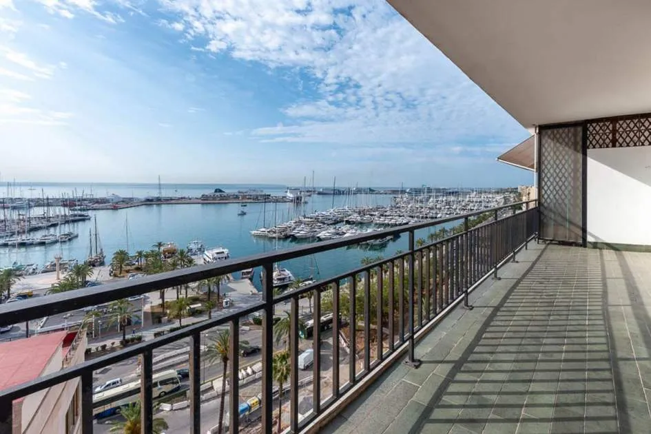 Magnificent flat to be refurbished on the Paseo Marítimo of Palma