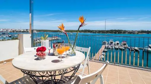 Beautiful penthouse with spectacular views in the marina of Portocolom.