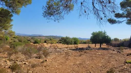 Spacious building plot with panoramic views just outside Manacor