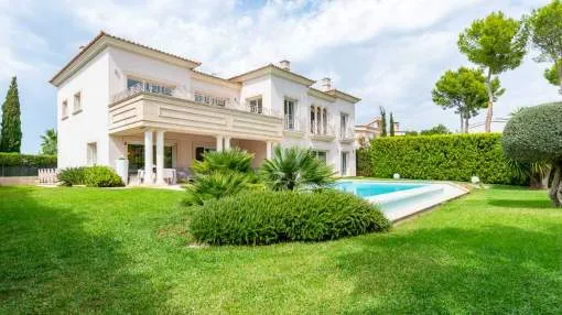 Beautiful and perfect family villa near Port Adriano