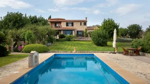 Wonderful villa with pool and panoramic views in Moscari
