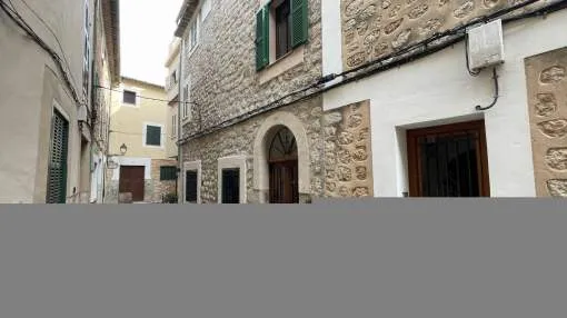 Spacious townhouse in perfect condition in an excellent location in the center of Sóller