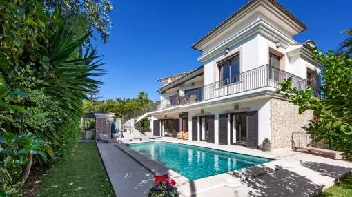 Perfect contemporary Mediterranean villa within walking distance to the Yacht Club