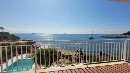 3 bedroom flat of 180m2 in front of the sea 3 bedroom flat of 180m2 in front of the sea