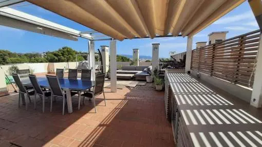 Apartment with sea views and private roof terrace in Bonanova for sale