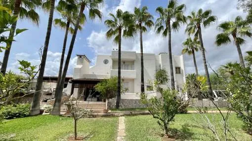 Charming Ibizan style villa 300 meters from Sa Coma beach. Charming Ibizan style villa 300 meters from Sa Coma beach.