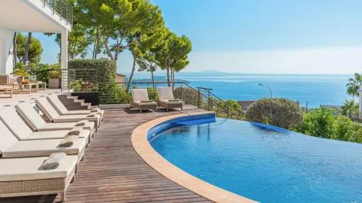 Stylish sea view villa in privileged location in the Southwest