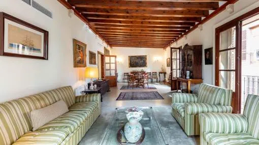 A spacious, historic apartment in the heart of Palma