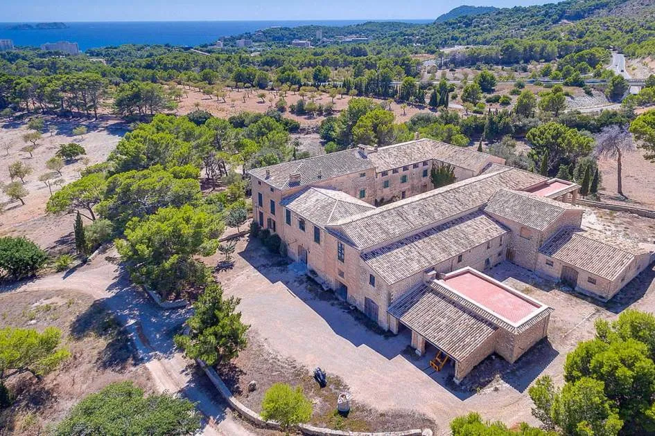 Historic Finca from the 17th Century located in the sought-after southwest