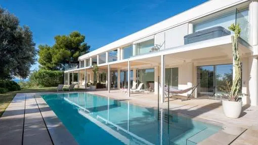 Fantastic villa property with breathtaking sea views, large garden and holiday rental licence in Santa Ponsa Fantastic villa property with breathtaking sea views, large garden and holiday rental licence in Santa Ponsa