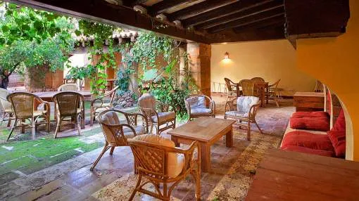 Superb villa with garden in El Terreno area with seaviews