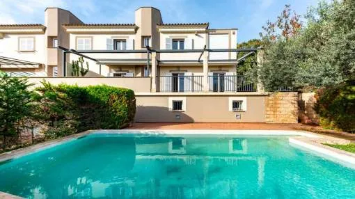 Totally refurbished semi-detached house next to Son Vida and Arabella Golf with views to the sea and Palma in the residential area Son Xigala, ready to move in.