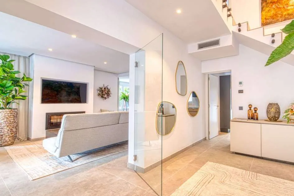 Beautiful Villa in Arenal with an integral part as a gastronomic establishment.