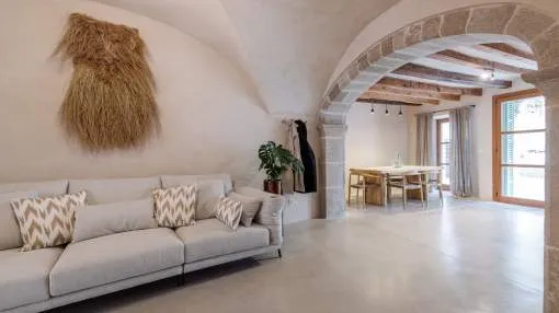 Beautiful townhouse renovated with exquisite taste located in the heart of Alaró