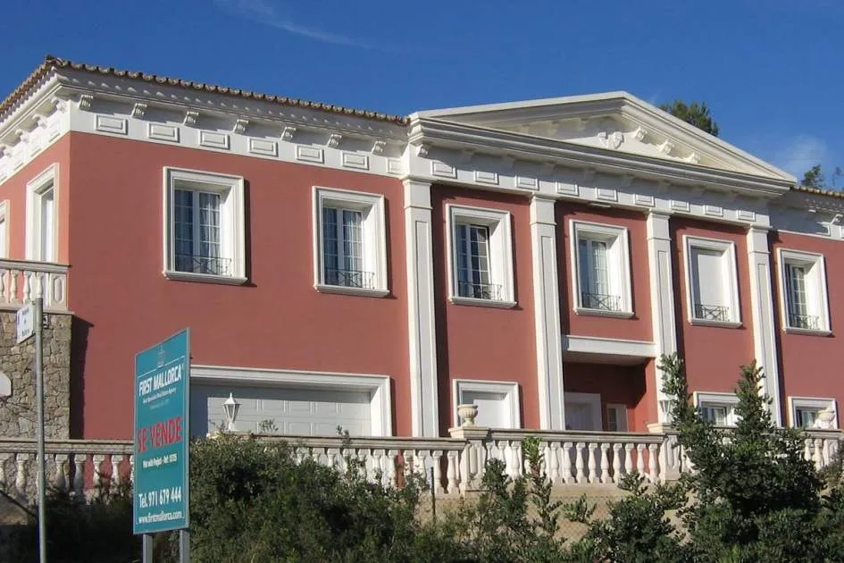 Neoclassical-style villa with sea views in Bendinat