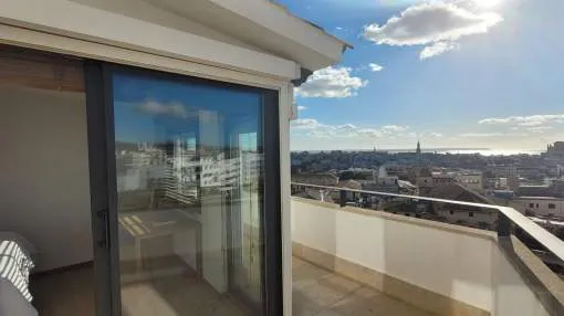 Penthouse for rent with panoramic views in the center of Palma. Penthouse for rent with panoramic views in the center of Palma.