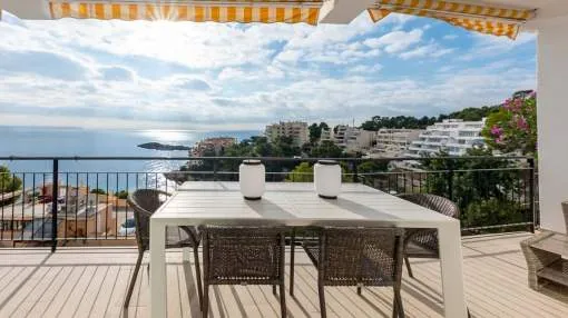 Beautifully refurbished 2 bedroom apartment with open panoramic seaviews in Illetas